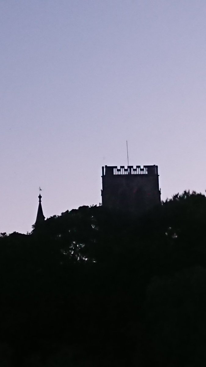 For anyone missing Durham and  @Durham_Classics, here are some photos from my walk home from Professor Low's back garden where we partook of socially-distanced average-tasting sushi. The company was excellent though, obvs. And the skies tonight were glorious.