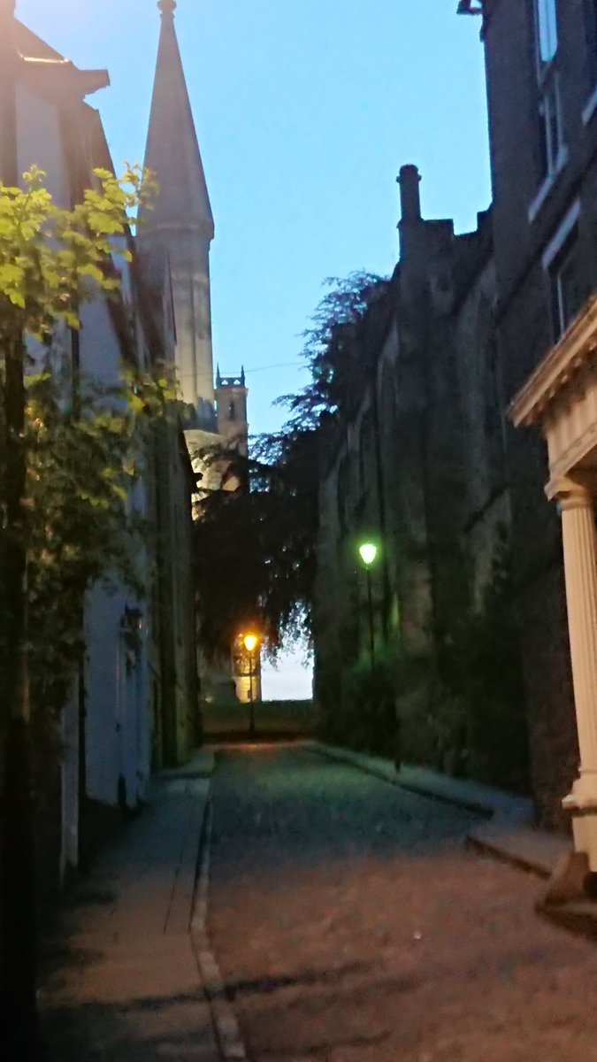 For anyone missing Durham and  @Durham_Classics, here are some photos from my walk home from Professor Low's back garden where we partook of socially-distanced average-tasting sushi. The company was excellent though, obvs. And the skies tonight were glorious.