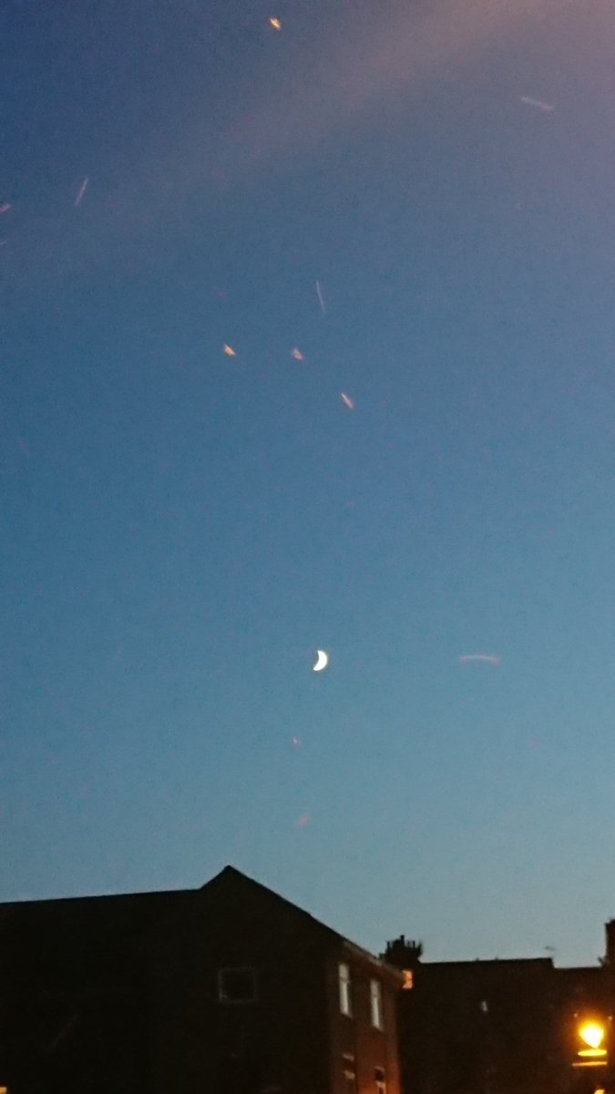 For anyone missing Durham and  @Durham_Classics, here are some photos from my walk home from Professor Low's back garden where we partook of socially-distanced average-tasting sushi. The company was excellent though, obvs. And the skies tonight were glorious.