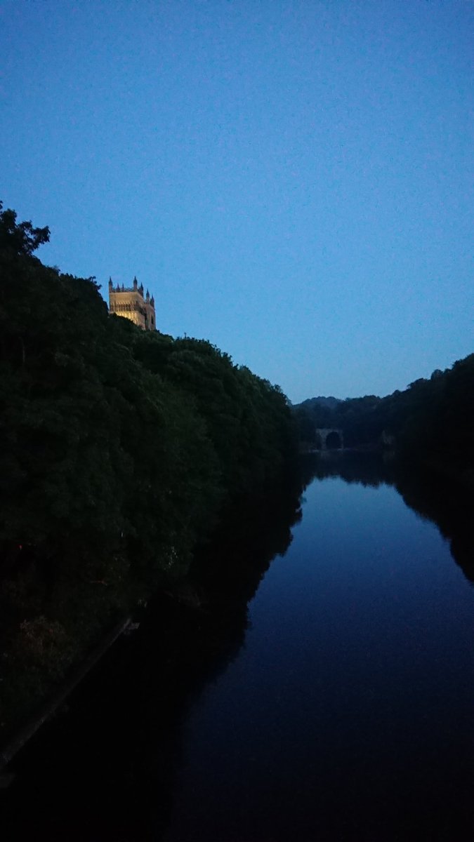 For anyone missing Durham and  @Durham_Classics, here are some photos from my walk home from Professor Low's back garden where we partook of socially-distanced average-tasting sushi. The company was excellent though, obvs. And the skies tonight were glorious.