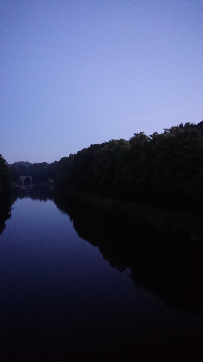 For anyone missing Durham and  @Durham_Classics, here are some photos from my walk home from Professor Low's back garden where we partook of socially-distanced average-tasting sushi. The company was excellent though, obvs. And the skies tonight were glorious.