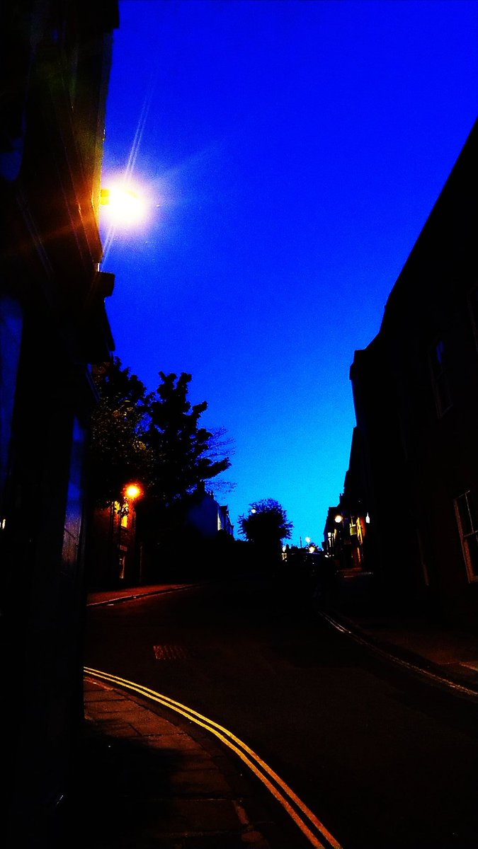 For anyone missing Durham and  @Durham_Classics, here are some photos from my walk home from Professor Low's back garden where we partook of socially-distanced average-tasting sushi. The company was excellent though, obvs. And the skies tonight were glorious.