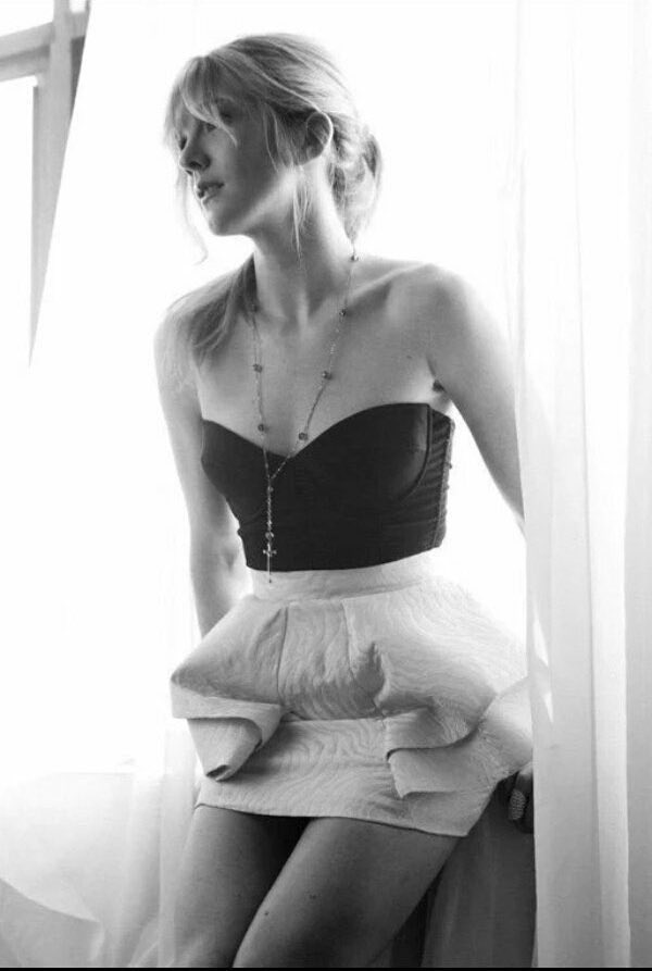 Felicidades a Lily Rabe, quien recientemente dio a luz a su segundo hijo con su esposo Hamish Linklater.