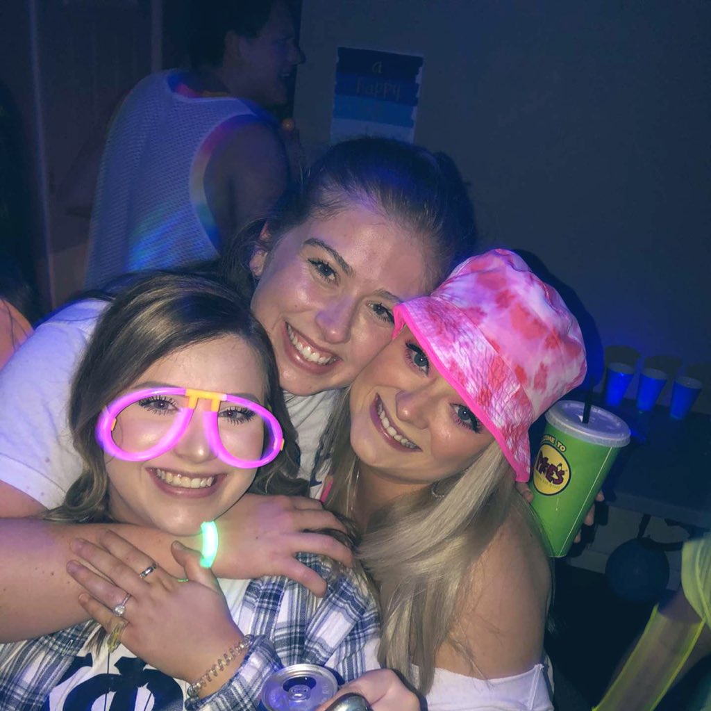 HonakerRyann's tweet photo. @mooohousee  @sydneybriannexo  I miss u guys:( https://t.co/SJAjoYMCYw