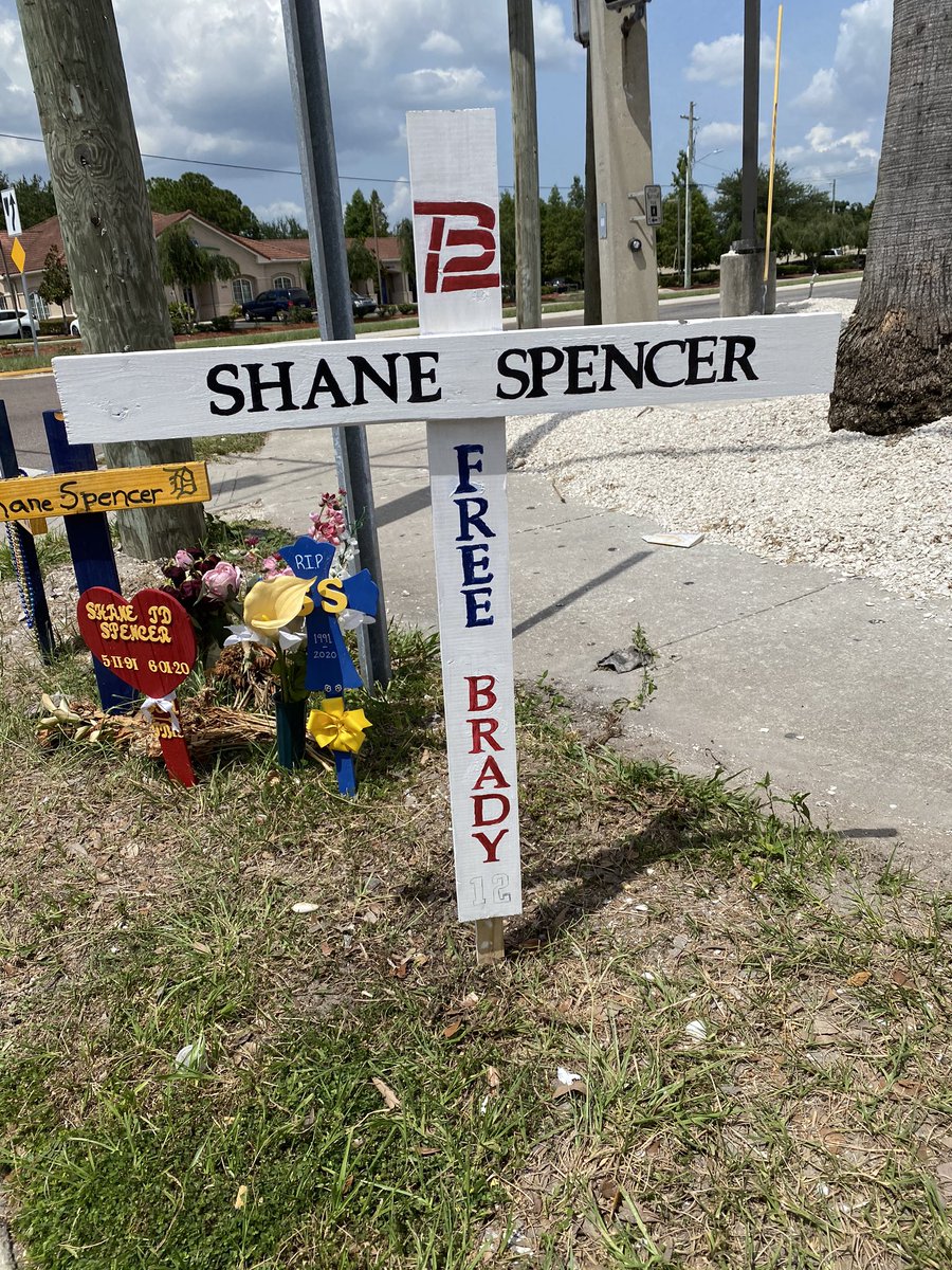 Jameis1de1's tweet photo. @TomBrady We lost an incredible human being far too young w/ Ray Jay in sight (Himes &amp; Columbus). Shane Spencer was your biggest fan - not hyperbolic. He‘d just bought @Buccaneers season tix just to watch you. So hyped. Tragedy has robbed Shane, his family &amp; the world. RIP. https://t.co/RMw5wLpREK