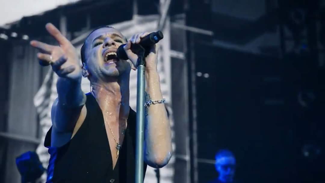 aponce21's tweet photo. #spiritsintheforest AMAZING @depechemode #CUNextTime https://t.co/PhqmYabyIQ