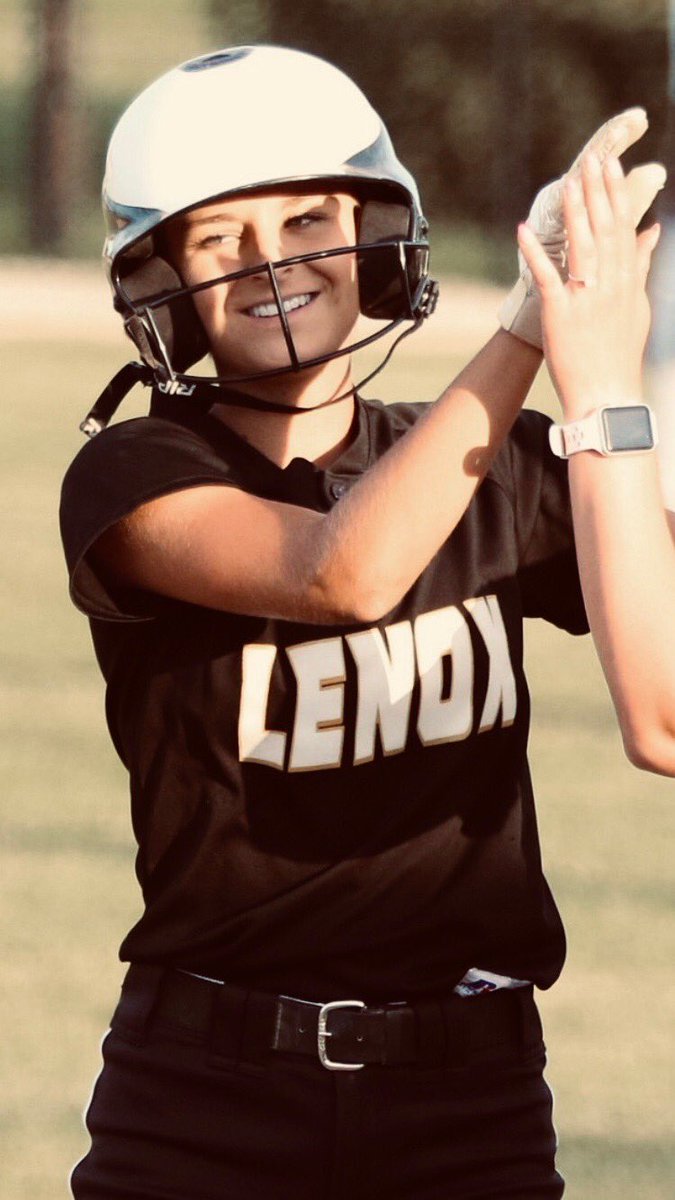We are wishing our centerfielder, McKinna Hogan a Happy 18th Birthday today!