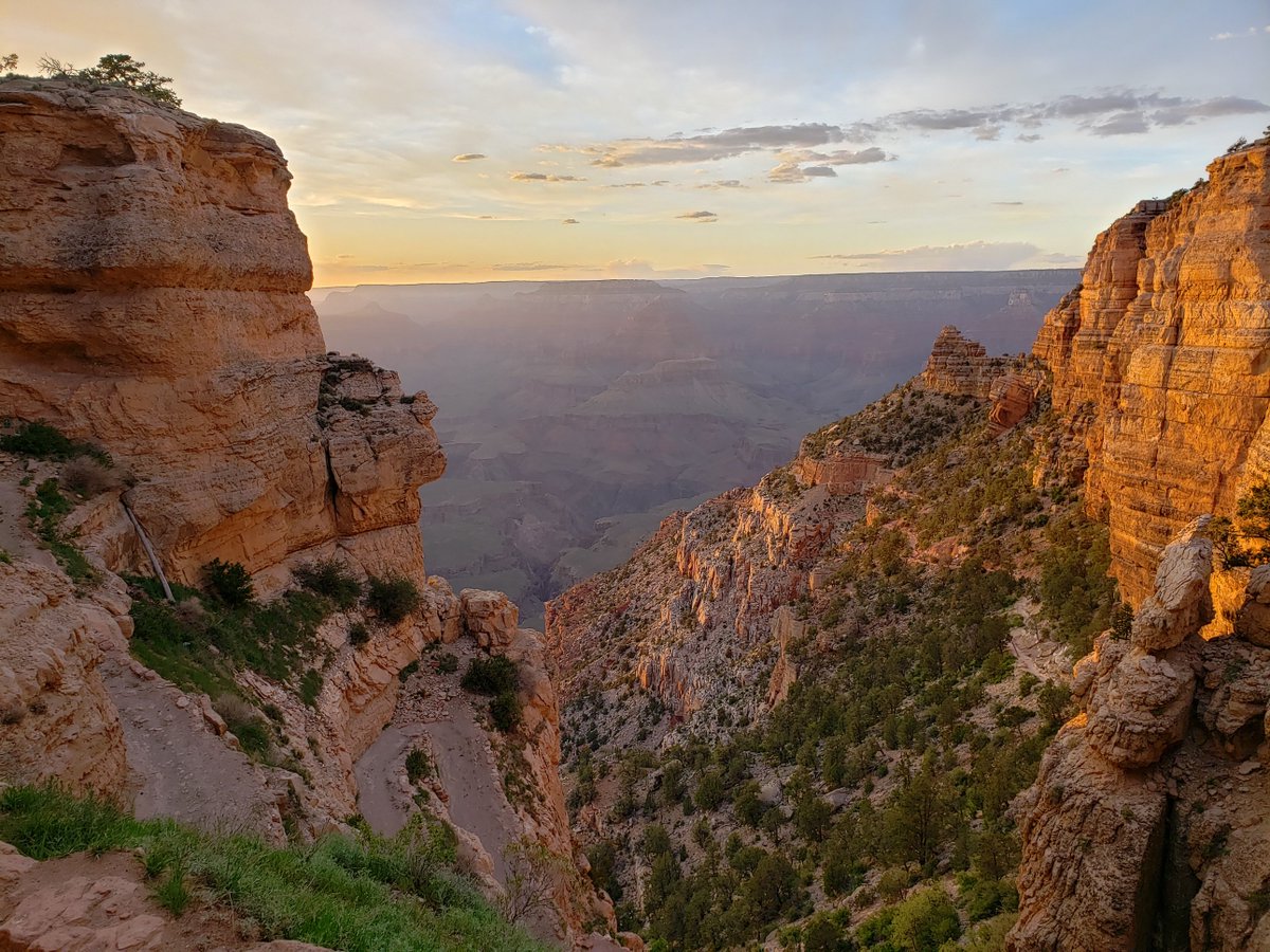But that’s not considering the descent of nearly five thousand vertical feet. At  @RockyNPS, that same elevation change—nearly a mile!—would take you from the top of the tallest peak in the park to the trailhead. Yikes! 4/