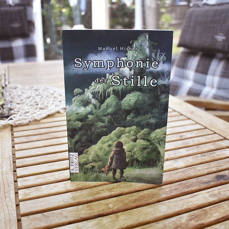 denise7xy's tweet photo. Wortgewand, bildlich und spannend, zieht der erste Band einen in seinen Bann. Doch besonders der Protagonist Luctu lässt einen so schnell nicht wieder los. Ich freu mich auf Band 2! Die komplette Rezension gibt's auf meinem Blog https://t.co/xhlPcNuKrG https://t.co/Faw8l6py8D