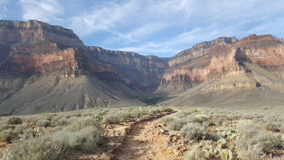 From the base of the Bright Angel Trail, it's a full 7.8 miles (12.6km) to get from the river to the rim. If you were a reenactor at  @GettysburgNMP, it would be like reenacting Pickett's Charge—and then doing it nine more times for good measure. 7/