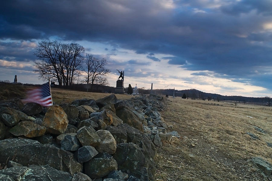 From the base of the Bright Angel Trail, it's a full 7.8 miles (12.6km) to get from the river to the rim. If you were a reenactor at  @GettysburgNMP, it would be like reenacting Pickett's Charge—and then doing it nine more times for good measure. 7/