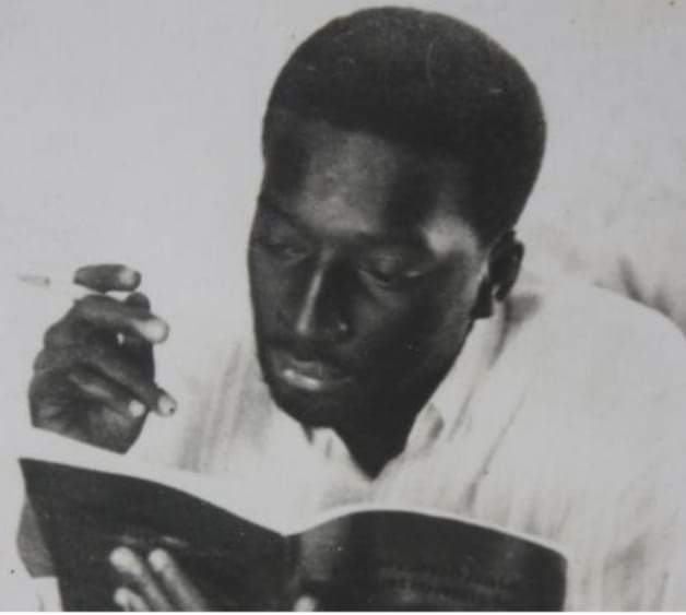 ASSASSINÉ DANS LA PRISON DE GORÉE !

11 Mai 1973 - 11 Mai 2020
Omar Blondin Diop : Anti-impérialiste, Panafricaniste, Révolutionnaire ❤❤❤

WAAW, ANA KU BÓOM OMAR BOLONDEŋ JÓOB ?

Omar Bolondeŋ Jóob a ngi juddu ci 10eelu fan
LA SUITE
👇🏿👇🏿👇🏿
m.facebook.com/story.php?stor…