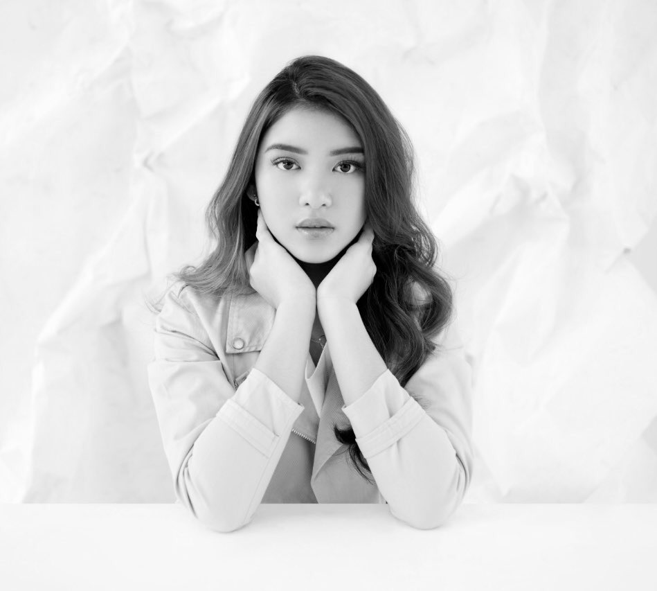 #TiaraAndiniTerlanjurMencinta 
Finallyyyyy yang ditunggu tunggu😭🤍
Gimana pendapat kalian tentang single terbaruku "Maafkan Aku #TerlanjurMencinta" ? 
Komen dibawah yaaa! 
Wufyu🤍✨