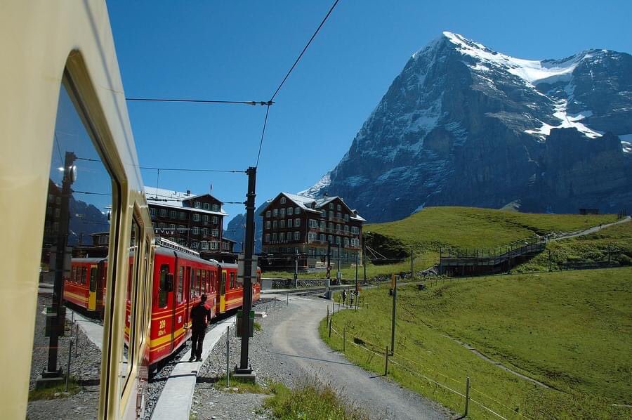The Kleene Scheidegg railway station at the foot of the Eiger Mountain in Switzerland,the highest point reachable by rail in Europe. That would be worth the ticket!
#veganlife  #vegantravel #vegantraveller #vegantravelagent #hamont #canadiantravelagent #readytotravel