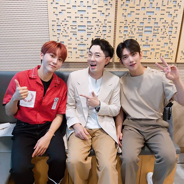 Seventeen_FR's tweet photo. Ξ INSTAGRAM Ξ 200625 - boomboom_power_

✔ #BoomBoomPower
Une combinaison Very NI~CE !!
Seungkwan / Joshua / Boom 🔥
-
#DeRetourAvecHenggarae
#SEVENTEEN
#Seungwan #Joshua
#VousAvezTravailléDur
#JeVousAiALoeil💫 https://t.co/NMNx163Ugo
