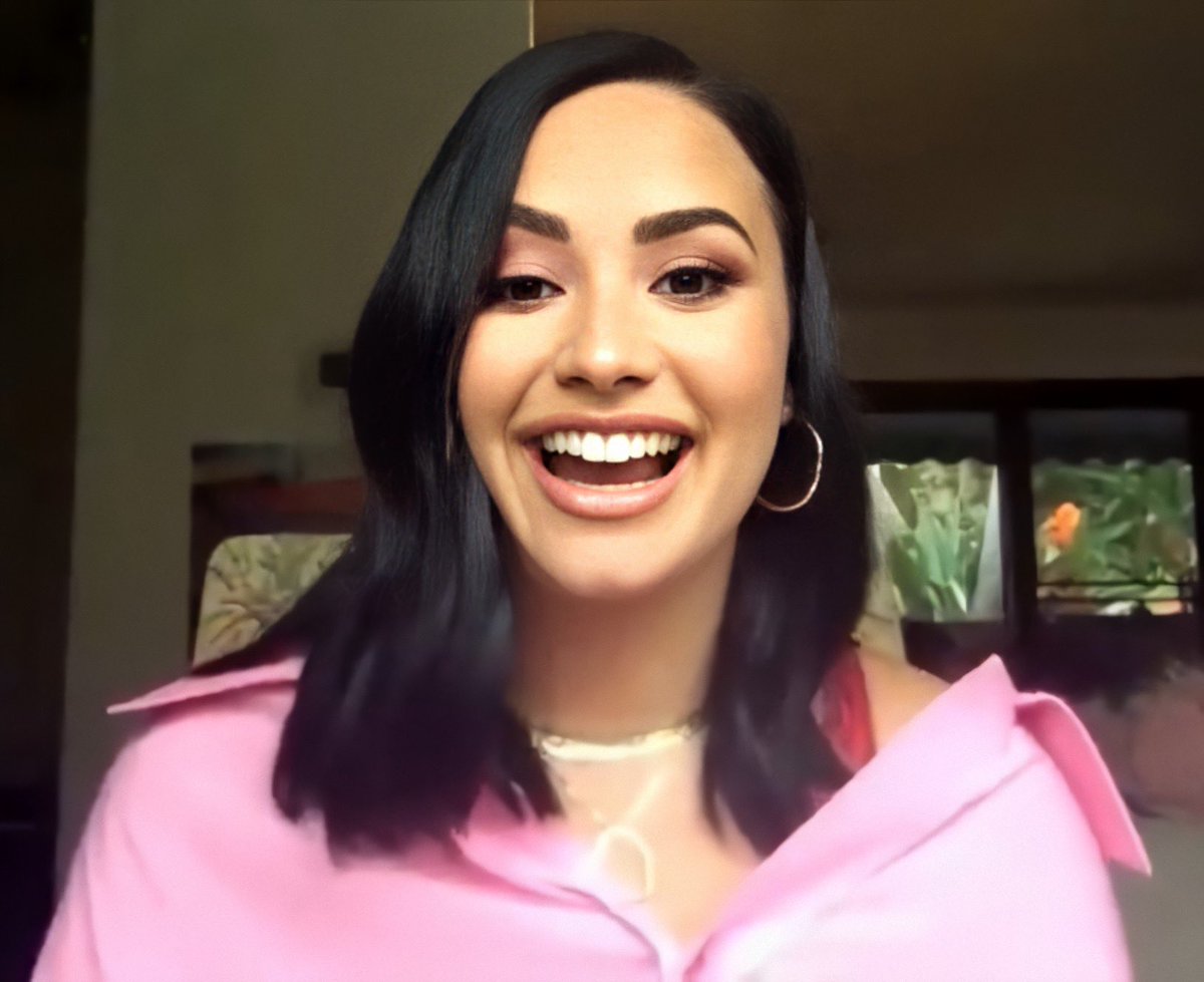 isparklelovato's tweet photo. she’s so pretty 🥺 https://t.co/t0CklLaezR