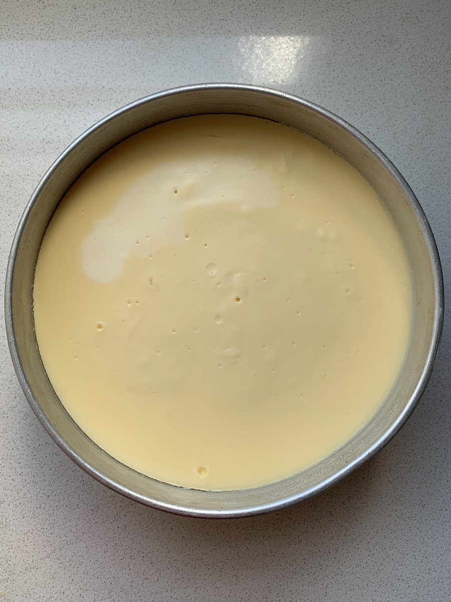 No se frustren si la primera vez que hacen NY Cheesecake no les sale así. Prometo usar todo mi poder para que triunfen con esta receta para siempre sin escatimar Lambertips. Con la mejor salsa de frutas rojas incluida.