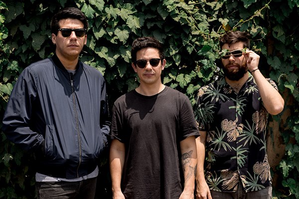 AlternosRadio's tweet photo. 🇵🇪 #PerúAlterno Psicodelia Pop de #NaveAscensor​. La banda define al "Ayahuasca, S’il Vous Plaît" como un #trippsicodélico bailable. 

https://t.co/FPKsnbzDGw

#Perú #trippsicodelico #bailable https://t.co/GdC5LzaaLW