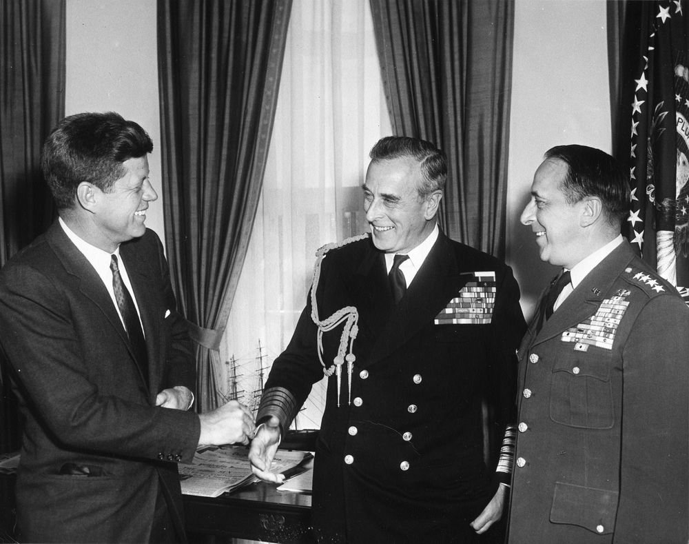 Abril Estefania De Monaco V Twitter Un Dia Como Hoy Nacia Lord Louis Mountbatten 25 6 1900 Nacido Como El Principe Louis De Battenberg Y Descendiente De La Reina Victoria Renuncio A Su Titulo