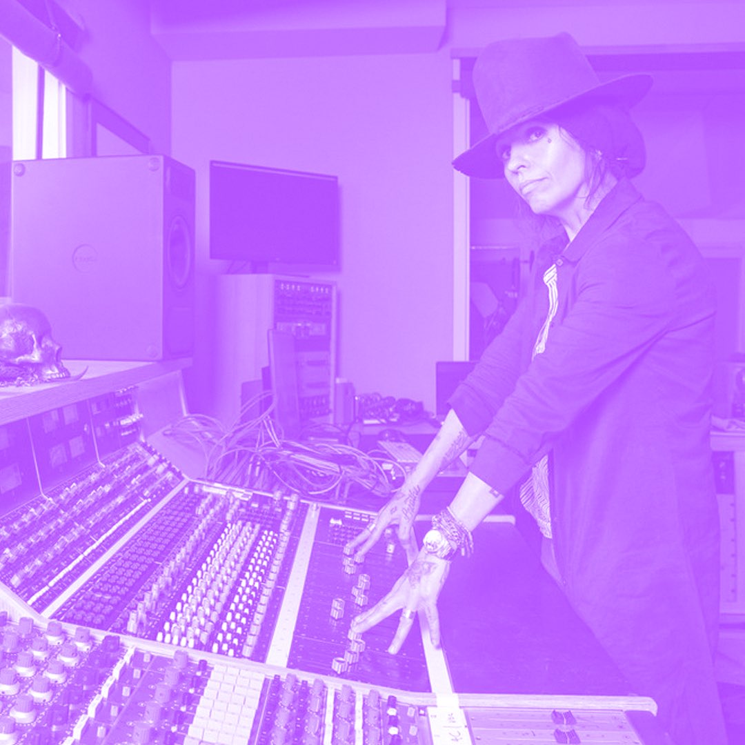 ruidosafest's tweet photo. 🎛️ | ¿Conoces a quién está detrás de clásicos del pop como “Get the Party Started” de Pink y “Beautiful” de Christina Aguilera? La compositora, música, cantante, productora, escritora y activista #LindaPerry ha marcado el sonido pop contemporáneo 💎🎶

#mujeresquehacenruido https://t.co/WkIbftwVYh