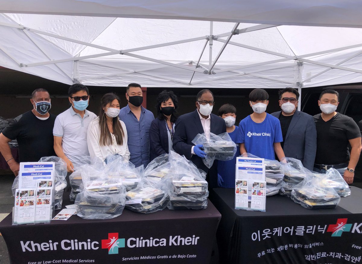 LAKHEIR's tweet photo. Kheir distributed 800 HOT MEALS to our patients &amp; #Ktown neighbors yesterday! Delicious meals provided by Seung Hoon Lee of Bon Shabu &amp; Oyabun, w/ special guest Supervisor @mridleythomas #FeedKoreatown #FeedLA #FightHunger https://t.co/cl5KvaCgK2