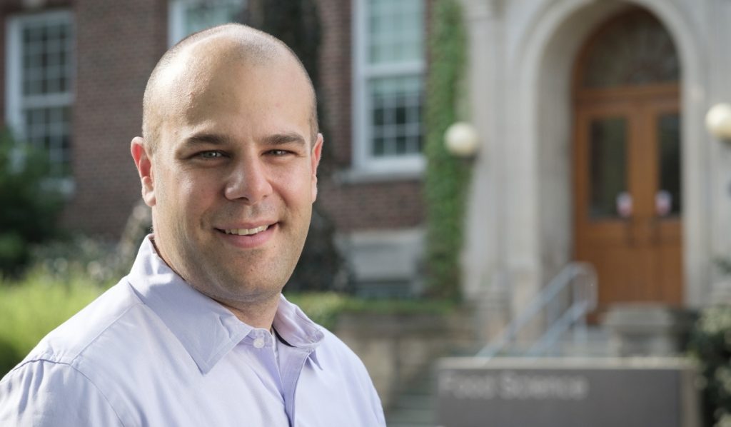 #UofG Prof. Paul Spagnuolo awarded federal funding to investigate how nutraceuticals can help in fighting off infection from the #COVID19 virus 

Learn more: uoguel.ph/rdw43