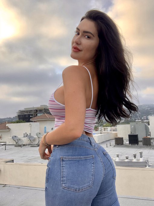 I felt so pretty yesterdayyyy🥰 #SelfAppreciationPost https://t.co/OgEUzv15py<a href="/tag/selfappreciationpost"class="tags">#SelfAppreciationPost</a>