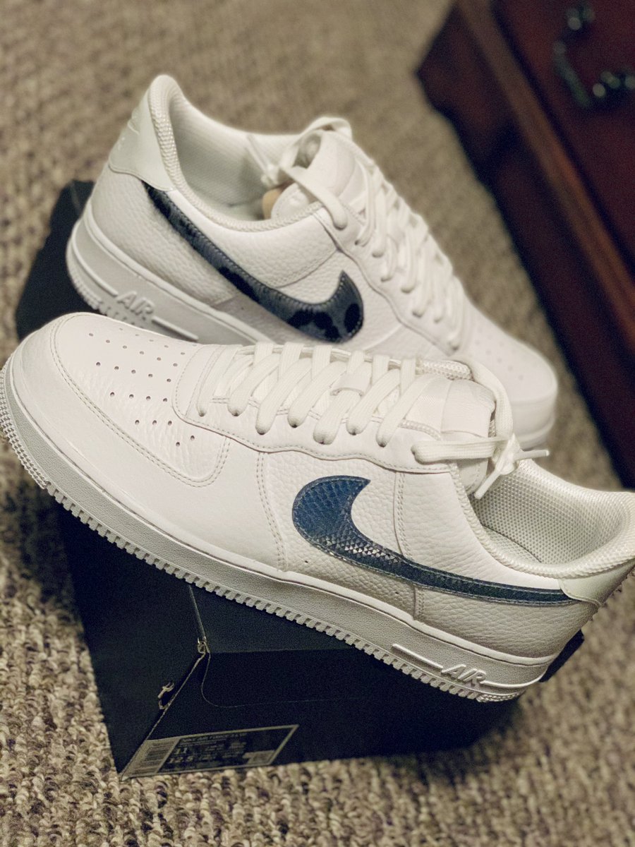 <a href="/snkr_twitr/">SNKR_TWITR</a> appreciate the link on these beauties a while back. Details on the swooshes are 👌🏾👌🏾👌🏾