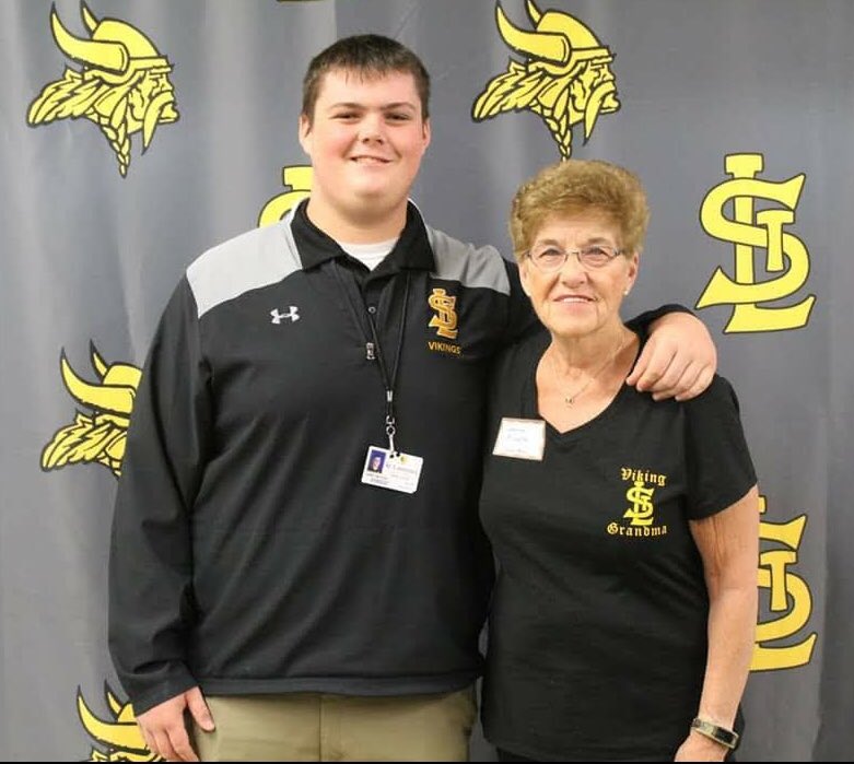 CoachNissen5's tweet photo. Wanted to send a HUGE THANK YOU to Senior Jimmy Moore’s grandmother, Lorraine McCarthy, for creating over 80 @STLVikingFB masks by hand for the guys on the team.  

Family extends beyond the field.

THANK YOU!

#DTG #WFW #DYJ https://t.co/wIUrFrupVD