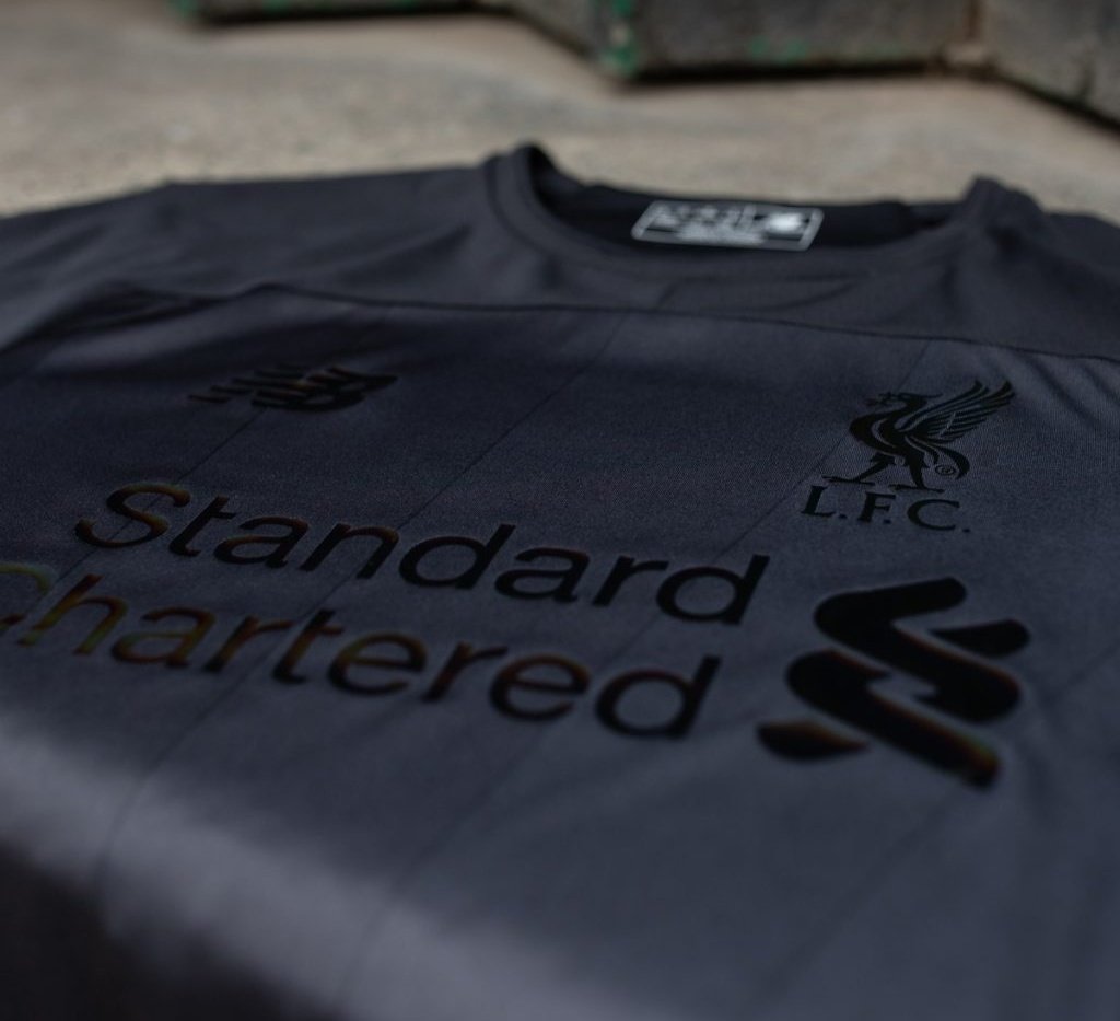 FootbalIhub's tweet image. If Liverpool are crowned Champions tonight we'll give away a Liverpool 'blackout' shirt. Retweet and follow us to enter. Winner announced this evening 🔥🏆