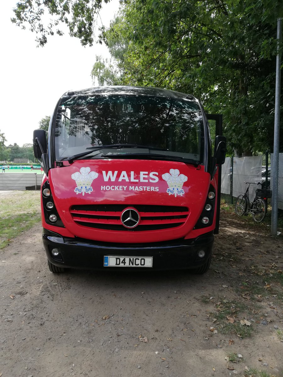 WalesLadiesHock's tweet photo. ...and with  timing as #Fablas you would expect from a nation of singer's, the #WalesLadiesHockeyMasters coach-bus virtually arrives in the Scottish capital ! Da iawn !
🏑❤️🏴󠁧󠁢󠁷󠁬󠁳󠁿🏴󠁧󠁢󠁳󠁣󠁴󠁿
#Wishwewerethere https://t.co/kg3QngXmZL