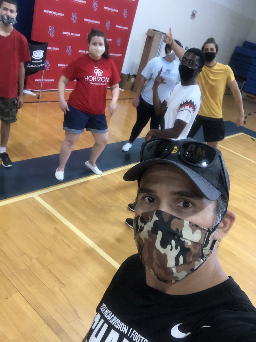 jsarnett's tweet image. Former @horizonshr students are helping prepare to deliver summer learning packets and food to over 280 students to help prevent the summer slide. Horizons students will be engaged in their choice of learning activities and stay socially connected. @vbschools #VBAlwaysLearning