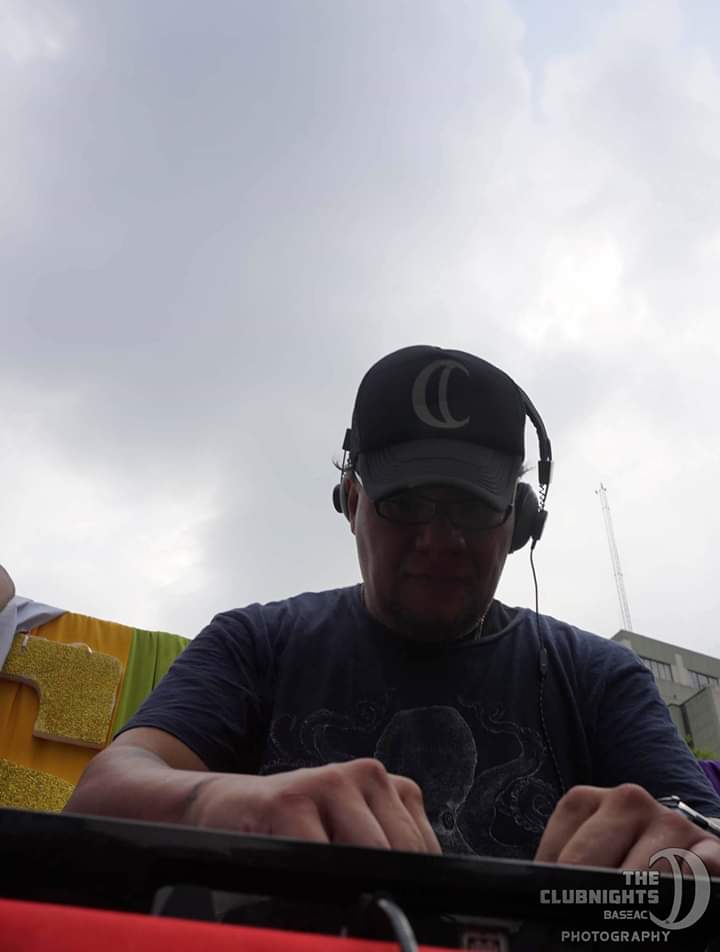 carlossabinesDJ's tweet photo. Recuerdos de la Marcha del Orgullo del 2016 🏳️‍🌈, en la Ciudad de México
😎🐰🎧

#Pride #Pride2016 #Cosmos #HouseMusic https://t.co/0E9XOmTGr0