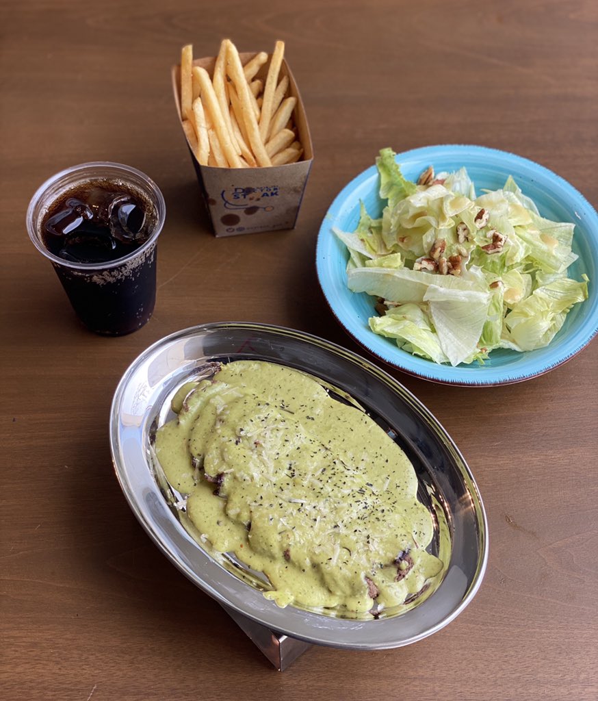 Fayiz_alh's tweet photo. بفضل الله وتوفيقه الافتتاح التجريبي لمشروعي مطعم #دكتور_ستيك 🥩🍔💙@DrSteak_KSA الواقع بشارع التحلية في جدة 
 نتشرف استقبالكم وبإذن الله بيعجبكم وما بتندموا واسعار في متناول الجميع 😍
لا تحرمونا من دعمكم ووقفتكم 
وترا ملتزمين بالتباعد الاجتماعي 🙌🏼

(علاج جوعك عندنا🥩🍔👨🏻‍⚕️) https://t.co/fc2wCFW0Ua