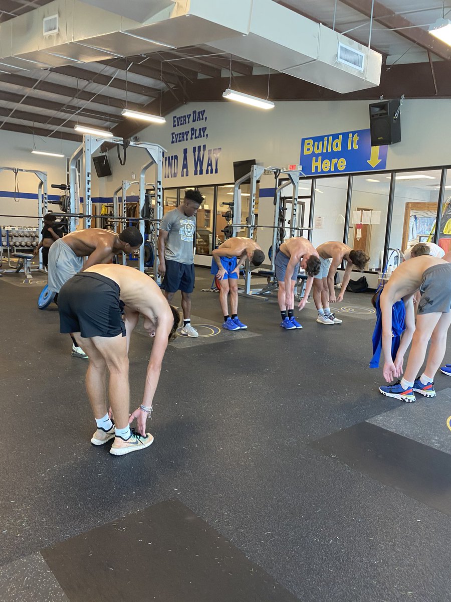 LiveOakHoops's tweet photo. Live Oak Eagles getting busy putting in work this summer! #Different #🦅 https://t.co/0buFe7754p