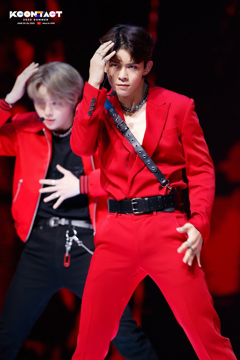 Donggeon-- Rellerindo.-Fuego.-Six pack.-Parece tierno a primera vista.-Fuerte.-Risa contagiosa.-'te muestro mi abdomen '