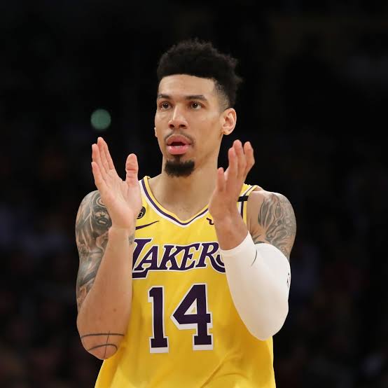 Offensive RTGABOn:113.5Off:114.3KCPOn:115.5Off: 112.2CarusoOn:114.2Off:113.8GreenOn 115.6Off 112.2GREEN and KCP most valuable on offence. #nba  #NBATwitter    #LakeShow