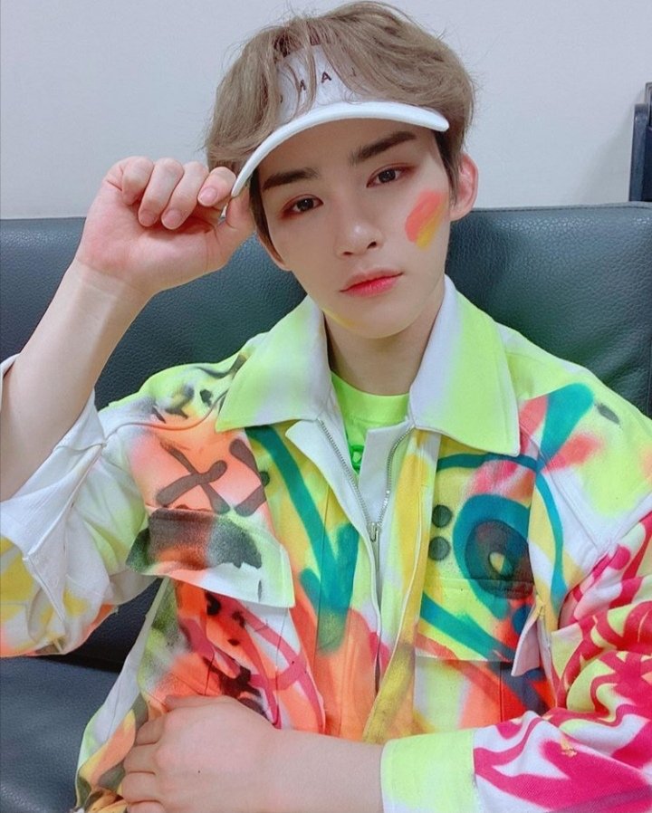 Jeyou--Panditas.-Conocido.-De dinero.-Pocos amigos.-Él carita de la colonia.-Se hace del rogar para salir de fiesta-'Es que ¿quienes van a ir?, ¿Dónde es?, ay no'.