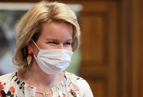 Mathilde bij vergadering over telefonische hulpdiensten..