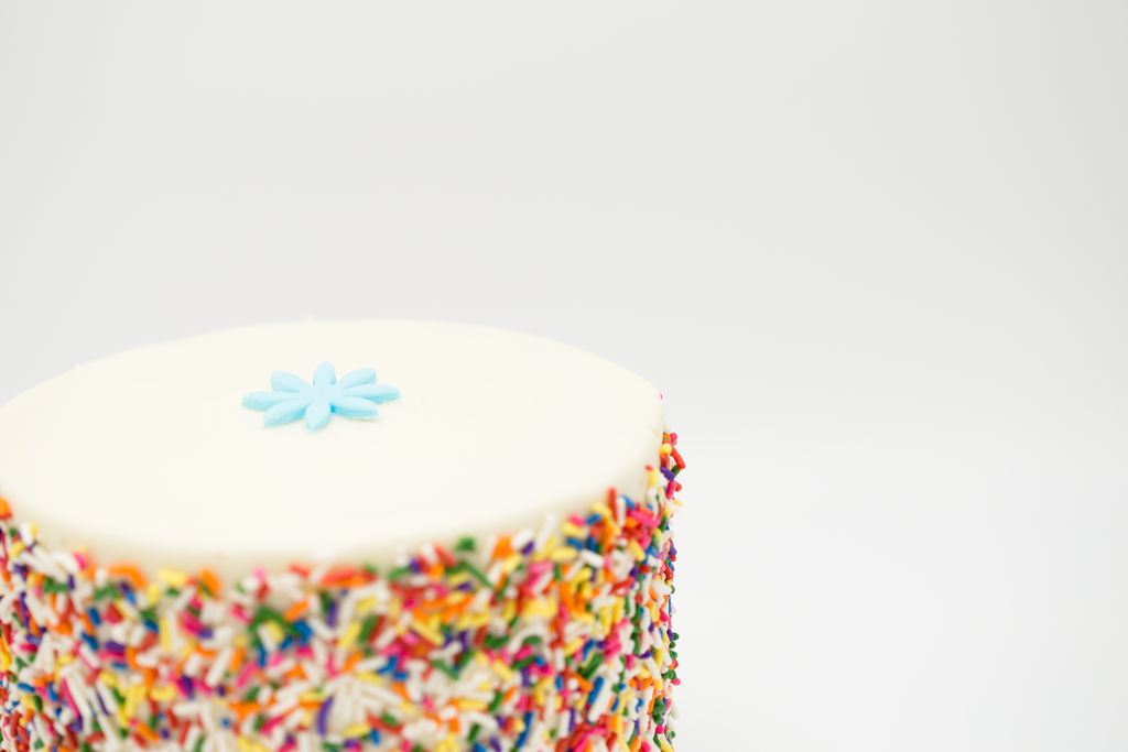 Happy Pride, San Francisco! Wishing you lots of love while you celebrate safely and socially distanced. ❤️🧡💛💚💙💜 @sanfranciscopride #karascupcakes #thesanfranciscosweet #sfpride #sanfranciscopride