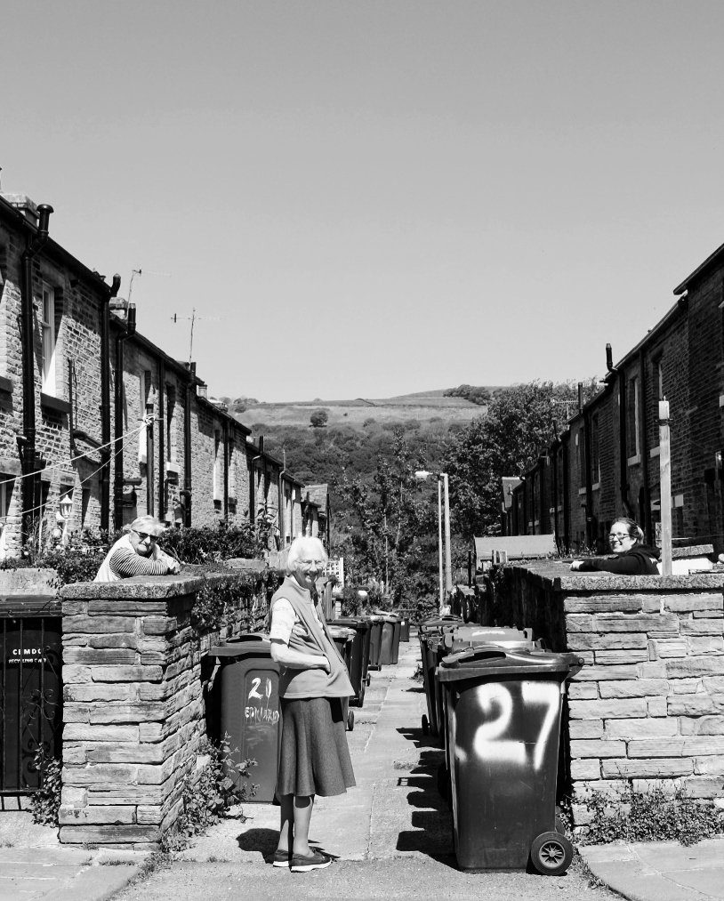 ruxx-naqvi-on-twitter-social-distancing-neighbours-in-bradford-west