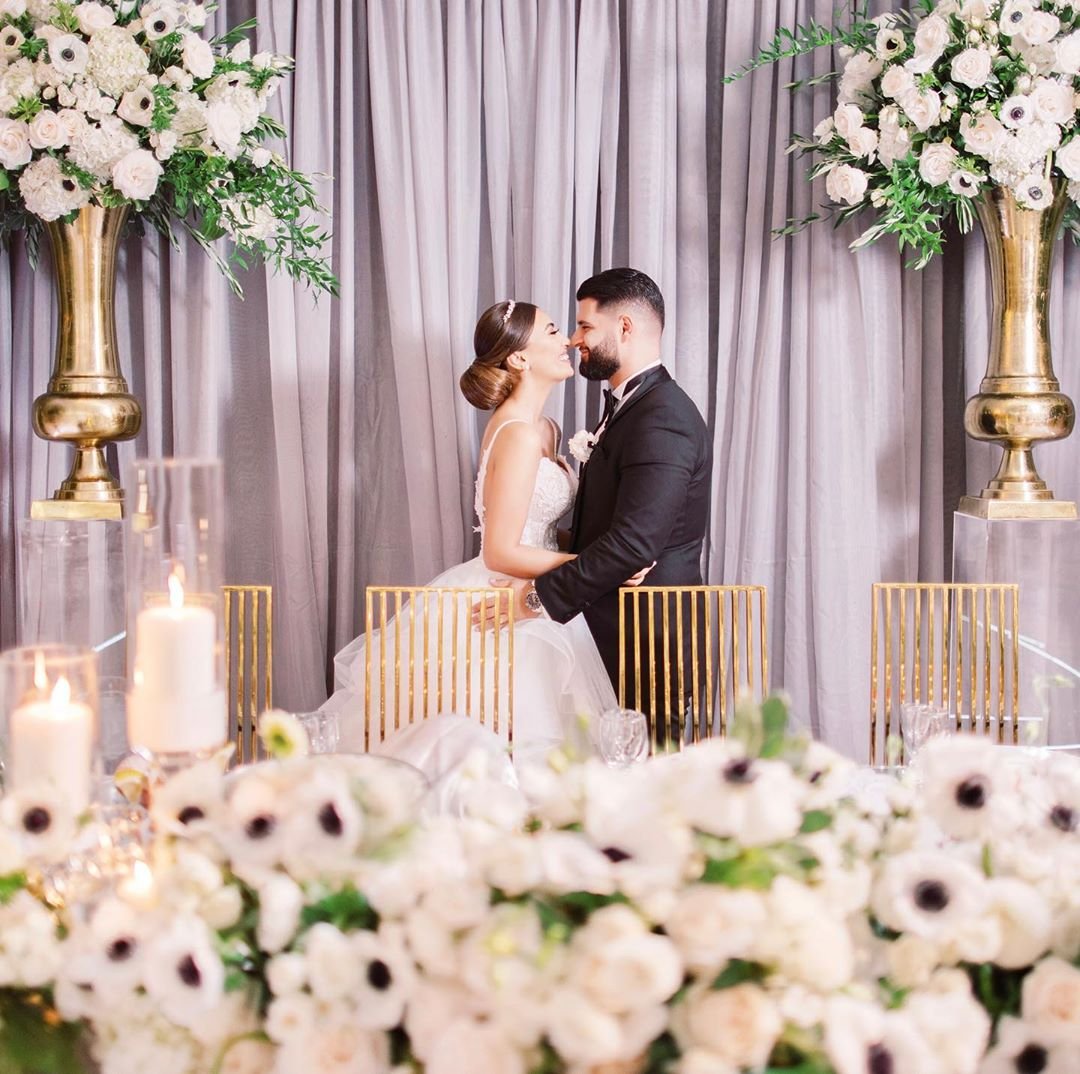 LABanquets's tweet image. When you find that special someone you want to #smile with #forever...💘#LABanquets
Photo by: @nebellafloral on Instagram
