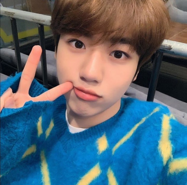 Woonggi--Bubu lubu.-Medio mamon.-Conocido entre los jóvenes.-Empezó desde abajo.-Cuándo le caes bien te trata bonito.-'y tu qué (? (? ('