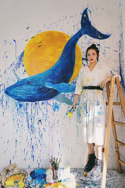 ChinaDaily's tweet photo. Feature: One man's trash is another man's treasure. This is a well-known phrase but for Zhao Xiaoli it is also a guide to her professional life. She makes art out of garbage. #art https://t.co/UuVxBK4n6R https://t.co/FwmVEv1EC3