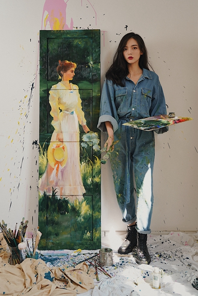 ChinaDaily's tweet photo. Feature: One man's trash is another man's treasure. This is a well-known phrase but for Zhao Xiaoli it is also a guide to her professional life. She makes art out of garbage. #art https://t.co/UuVxBK4n6R https://t.co/FwmVEv1EC3