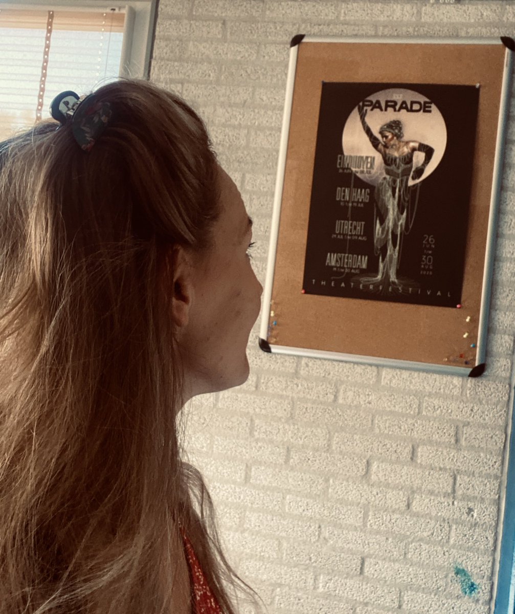 Blij met mijn nieuwe poster, dit jaar geen rondreizend #theaterfestival #deparade <a href="/deparade/">Parade</a> maar mooie poster in mijn behandelkamer 😍