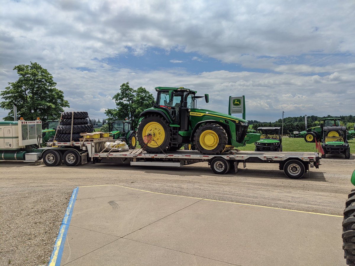 PremierEquip1's tweet photo. It’s a beauty! #FaircrestFarms @premierjimelgie #8R #PremierTavistock #JohnDeere https://t.co/pUl3zYWzR3
