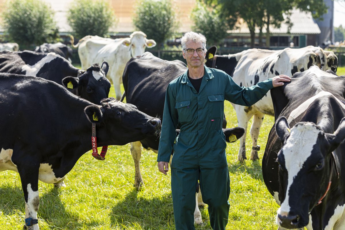 VreugdenhilDF's tweet photo. Vreugdenhil Dairy Foods heeft in 2019, samen met alle partners in de keten, waardevolle stappen gezet in het proces van verduurzaming. Welke? Dat lees je in ons duurzaamheidsverslag. Een ding is zeker: we doen het samen!  #partners #keten #melkveehouder https://t.co/YO5B4APluK https://t.co/SRNgTyuSxK