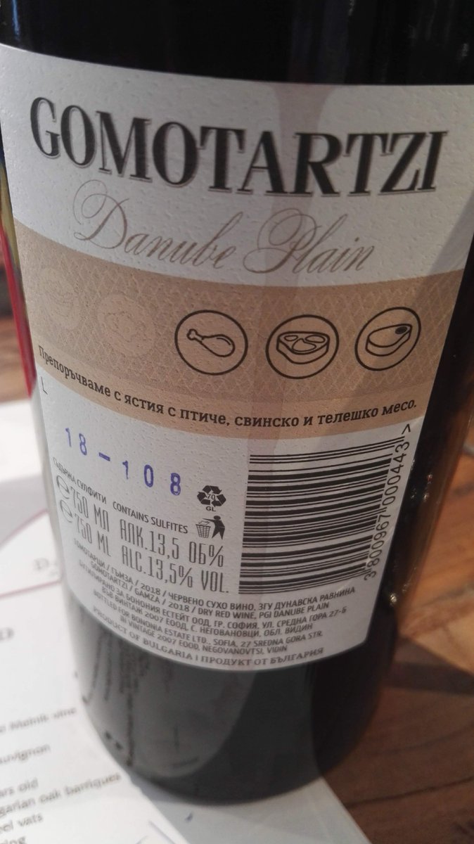 Noutswijnwereld's tweet photo. 🇧🇬 In NW #Bulgaria you will find the better wines of #Gamza. I tasted 2 wines from the Bononia Estate: Gomotartzi '18, a bright red wine, red fruit scented, a very fine fresh taste, a little spiciness; a second, '18, 4 months French barriques, gives the Gamza an intense taste. https://t.co/i3semoiZFS