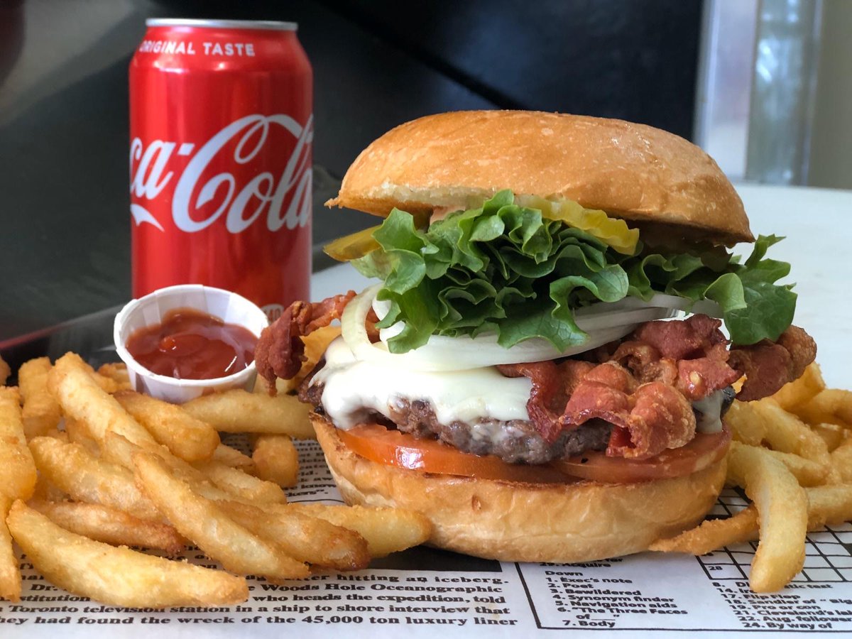 AtAstoria's tweet photo. Food truck time! Join us next Wednesday July 1st between 5-8 pm in front of our clubhouse for some delicious foodie options courtesy of The Brave Burger and Peter John's Ice Cream! See you there! https://t.co/GY9onS1SG4